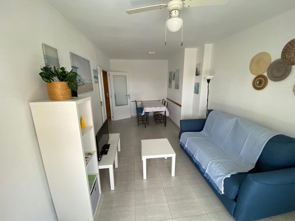 Living room, Seating area, Dining area, fireplace