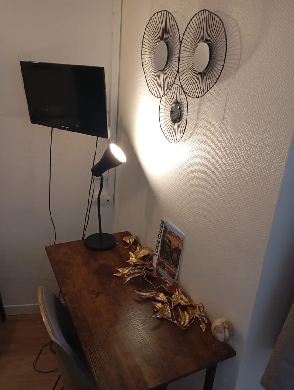 Le Cocon Valade- Quai de Garonne - Wifi - Bureau Apartment in Toulouse
