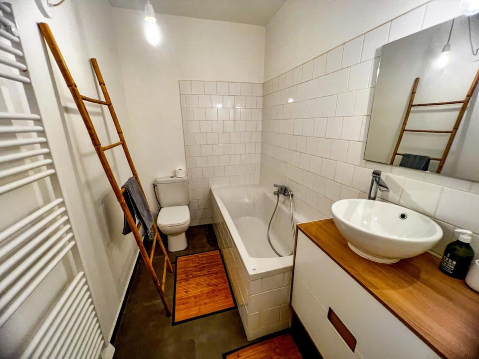 Bathroom, Bath, towels