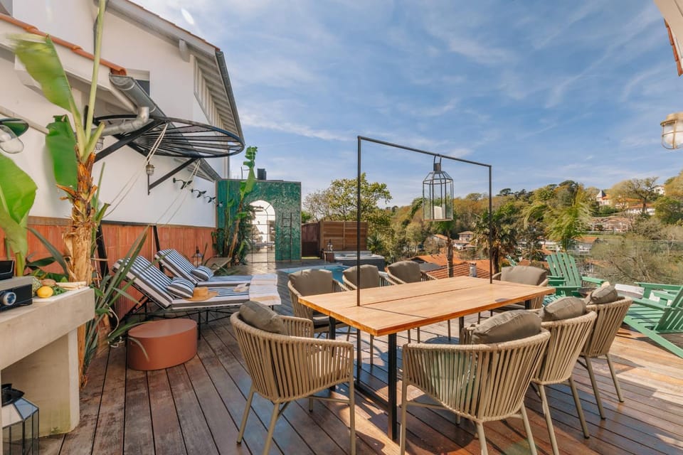 View (from property/room), Balcony/Terrace, Dining area