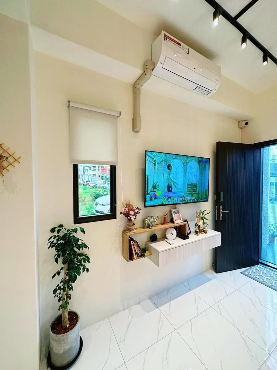Restaurant/places to eat, Communal lounge/ TV room