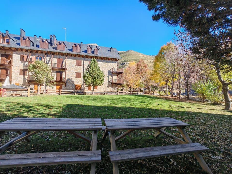 El Pirineo te espera- Chimenea, sol y ambiente acogedor con jardín - Cosmos 1 Apartment in Pla de l'Ermita
