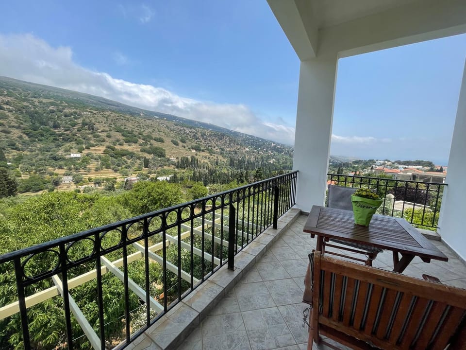 View (from property/room), Balcony/Terrace, Mountain view