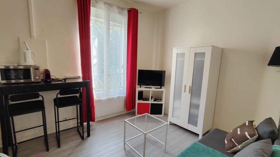 TV and multimedia, Seating area, wardrobe