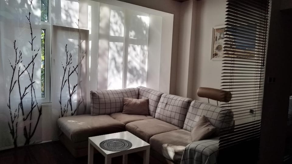 Sofia Zen - on Metro, ultra fast Wi-Fi Apartment in Sofia