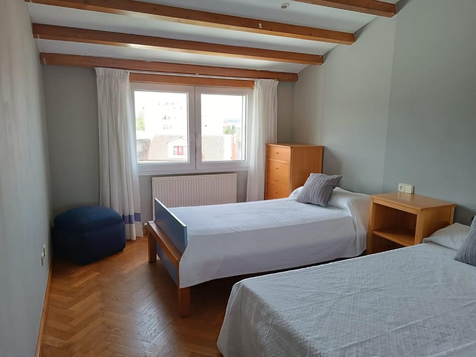 Apartamento Sleeps 6 with Garage Apartment in Cambados