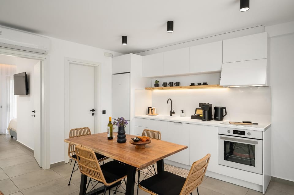 Coffee/tea facilities, Kitchen or kitchenette, Dining area, dishwasher, pet friendly, stove, toaster