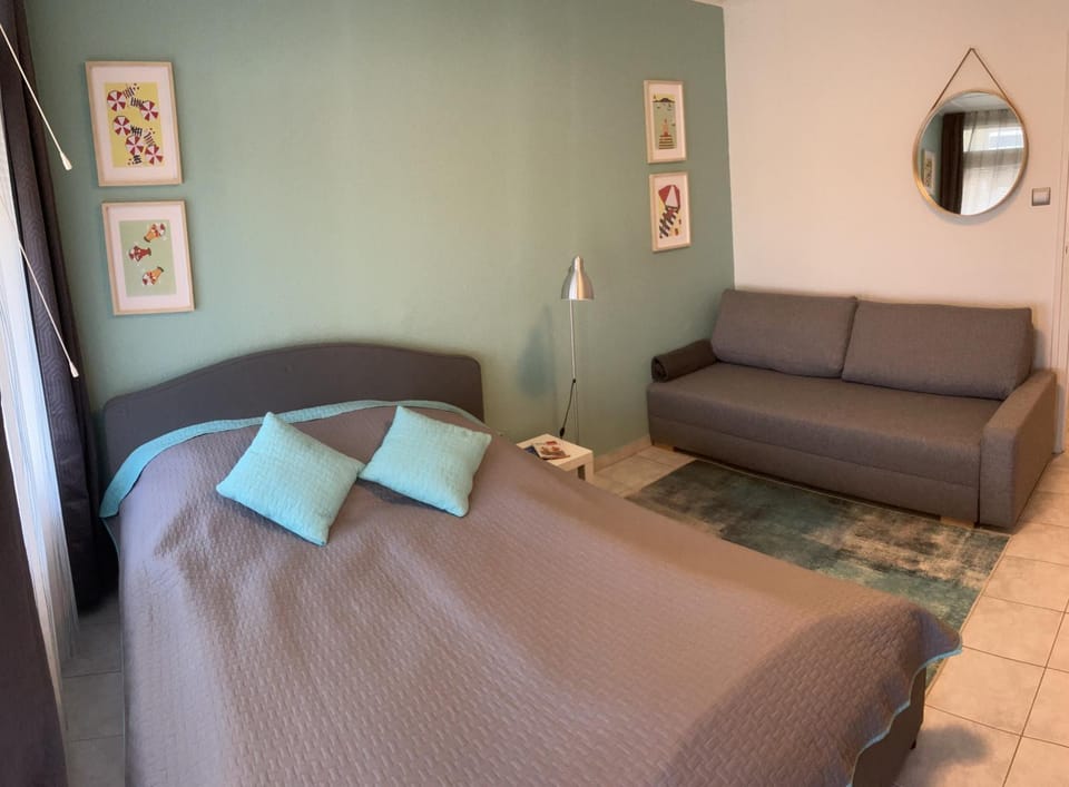Bed, Living room, Seating area