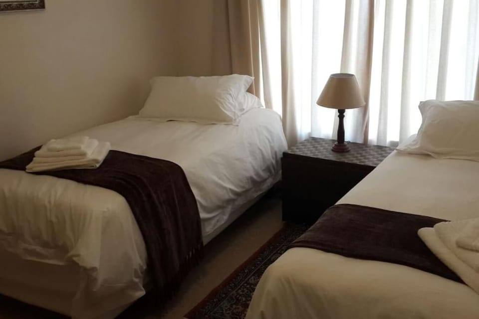 Bedroom, towels