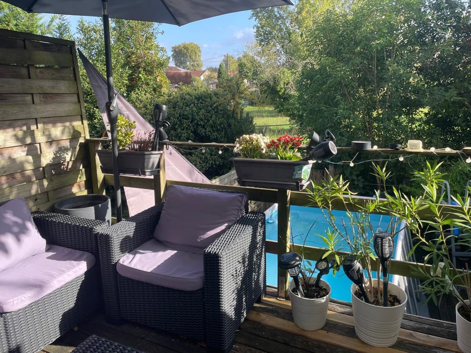 Patio, Natural landscape, Garden, View (from property/room), Balcony/Terrace, Garden view, Pool view, Swimming pool