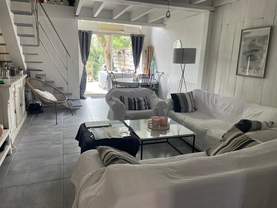 Votre oasis à Bordeaux avec piscine, terrasse et climatisation intégrale House in Bordeaux