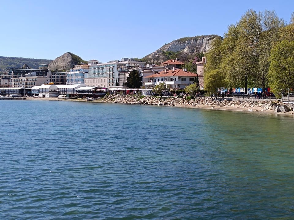 Nearby landmark, Restaurant/places to eat, Beach, City view, Sea view
