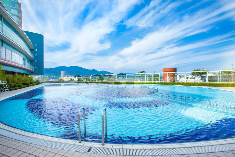 Day, Swimming pool