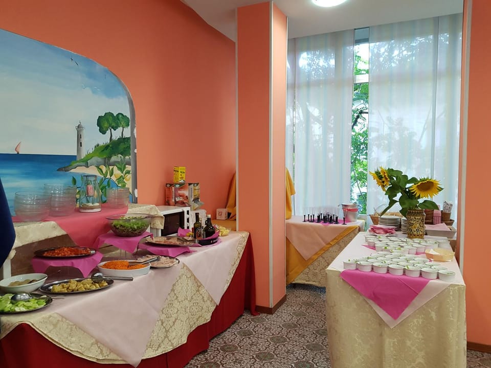 Restaurant/places to eat, Food