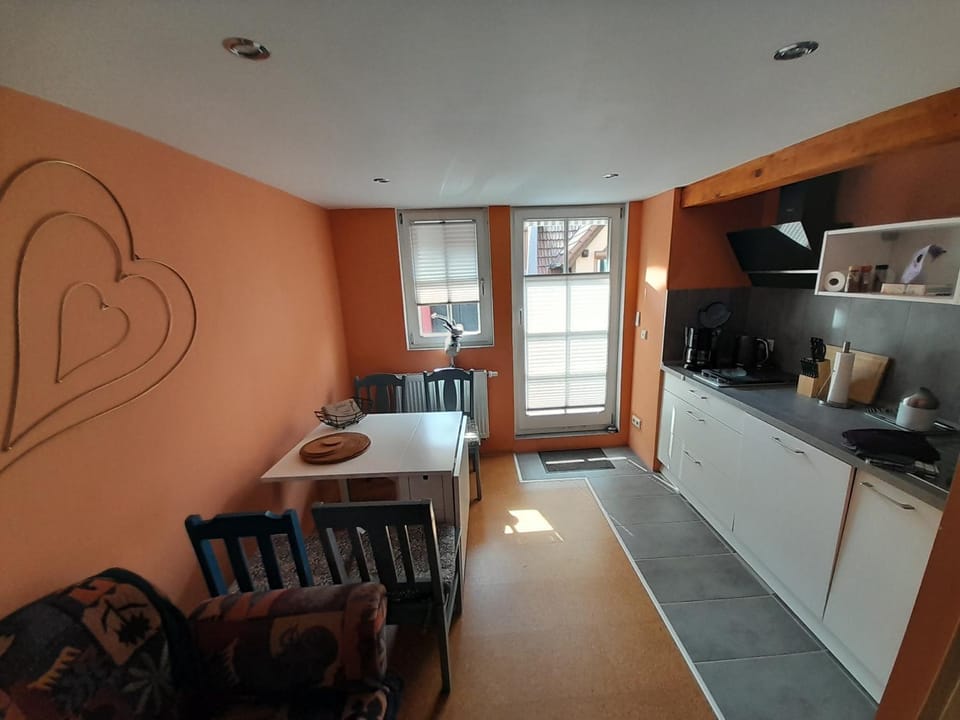 Kitchen or kitchenette, Living room, Seating area, Dining area, minibar