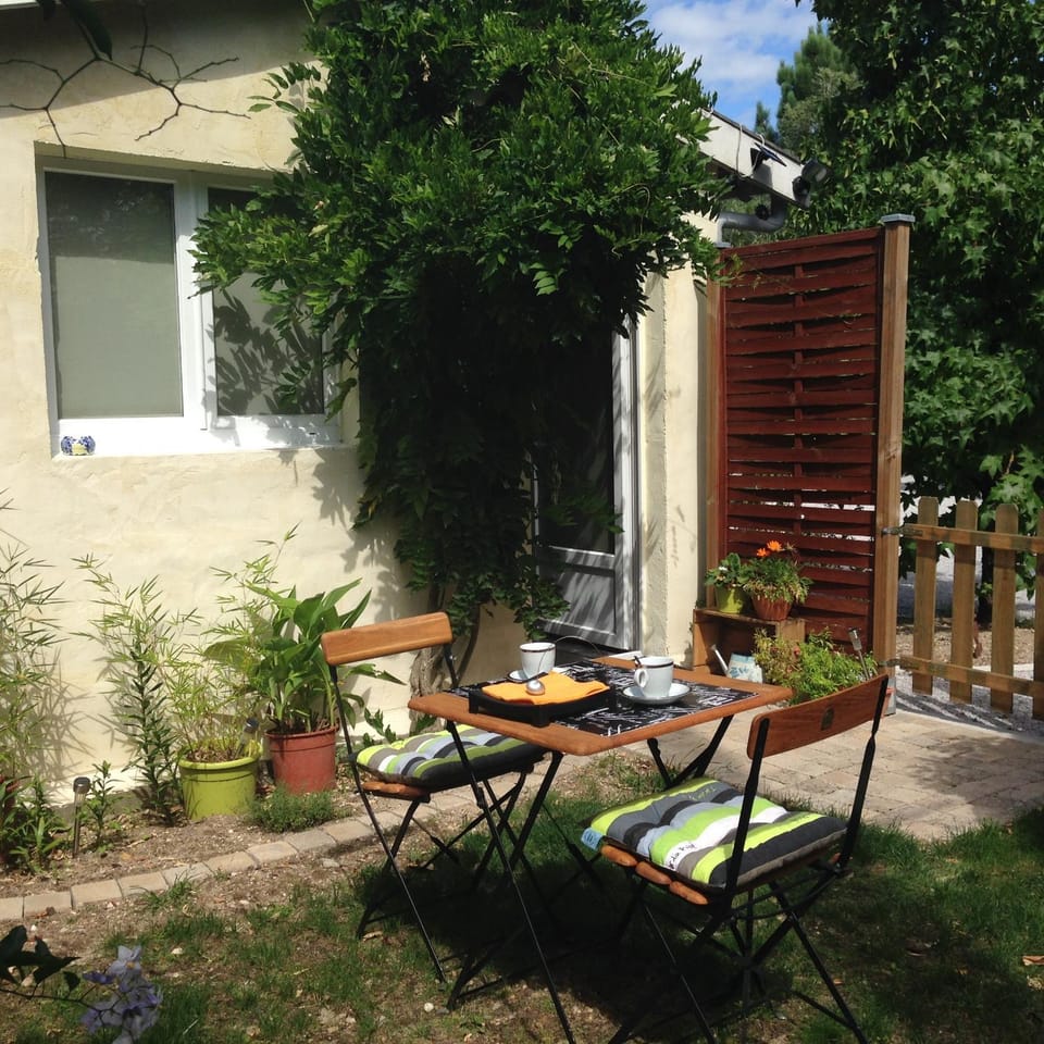Patio, Facade/entrance