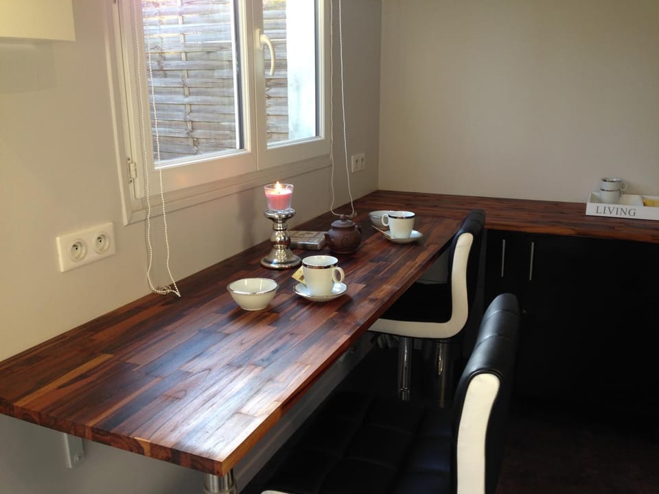 Seating area, Dining area