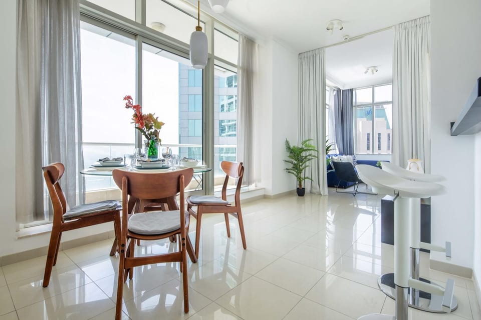 Frank Porter - Botanica Tower 1 Apartment in Dubai