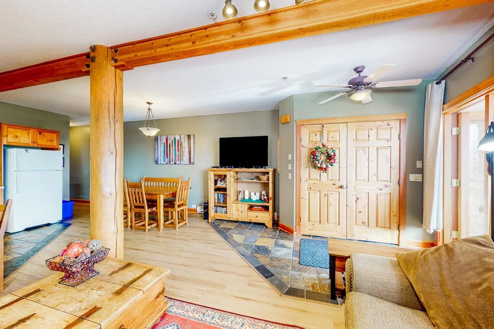 Snow Leopard's Retreat Apartment in British Columbia