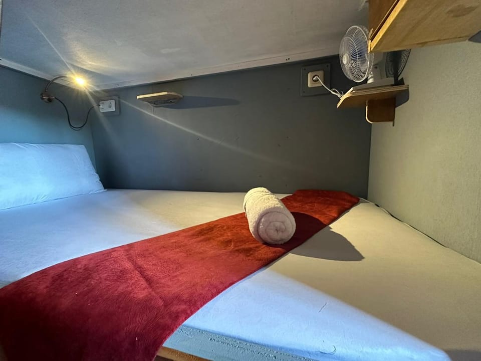 Bed, Bedroom, bunk bed