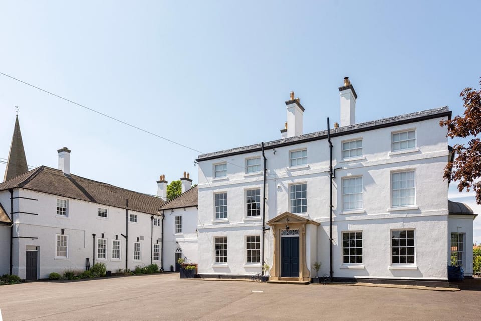Property building, Neighbourhood, Landmark view, Location