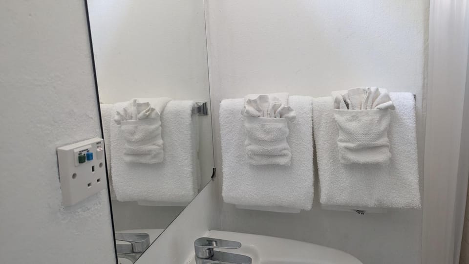 Bathroom, towels
