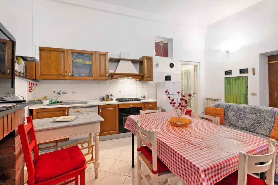 Property building, Kitchen or kitchenette, Living room
