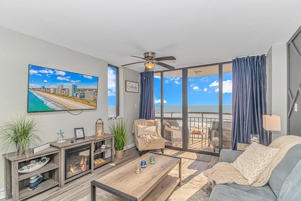 Breathtaking Oceanfront Double Queen Suite! Meridian Plaza 701 - Perfect for 4 guests! House in Myrtle Beach