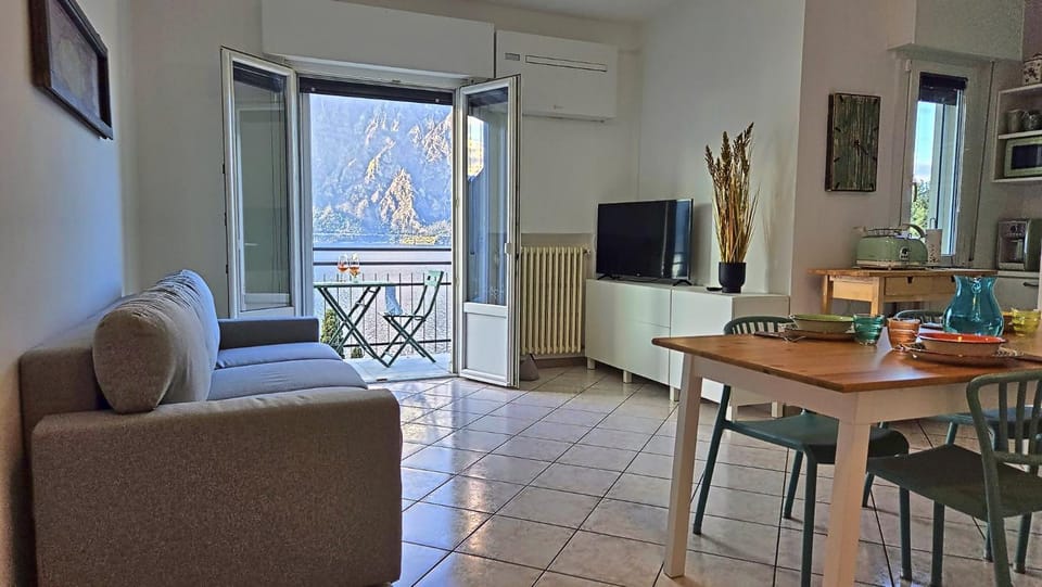TV and multimedia, Balcony/Terrace, Living room, Seating area, Dining area