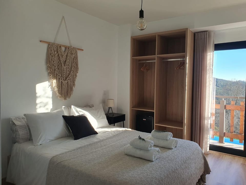 Bed, Natural landscape, View (from property/room), Balcony/Terrace, Bedroom, towels