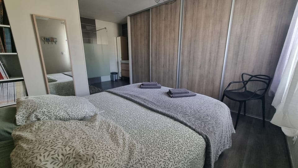 Chambre parentale - Chez Ana Vacation rental in Le Mans