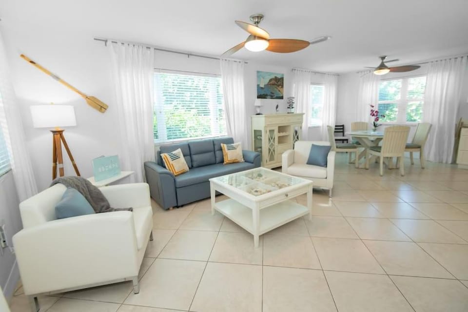 Living room, Seating area, fireplace