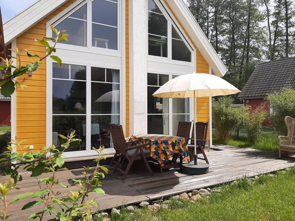Property building, Garden, Seating area, Garden view