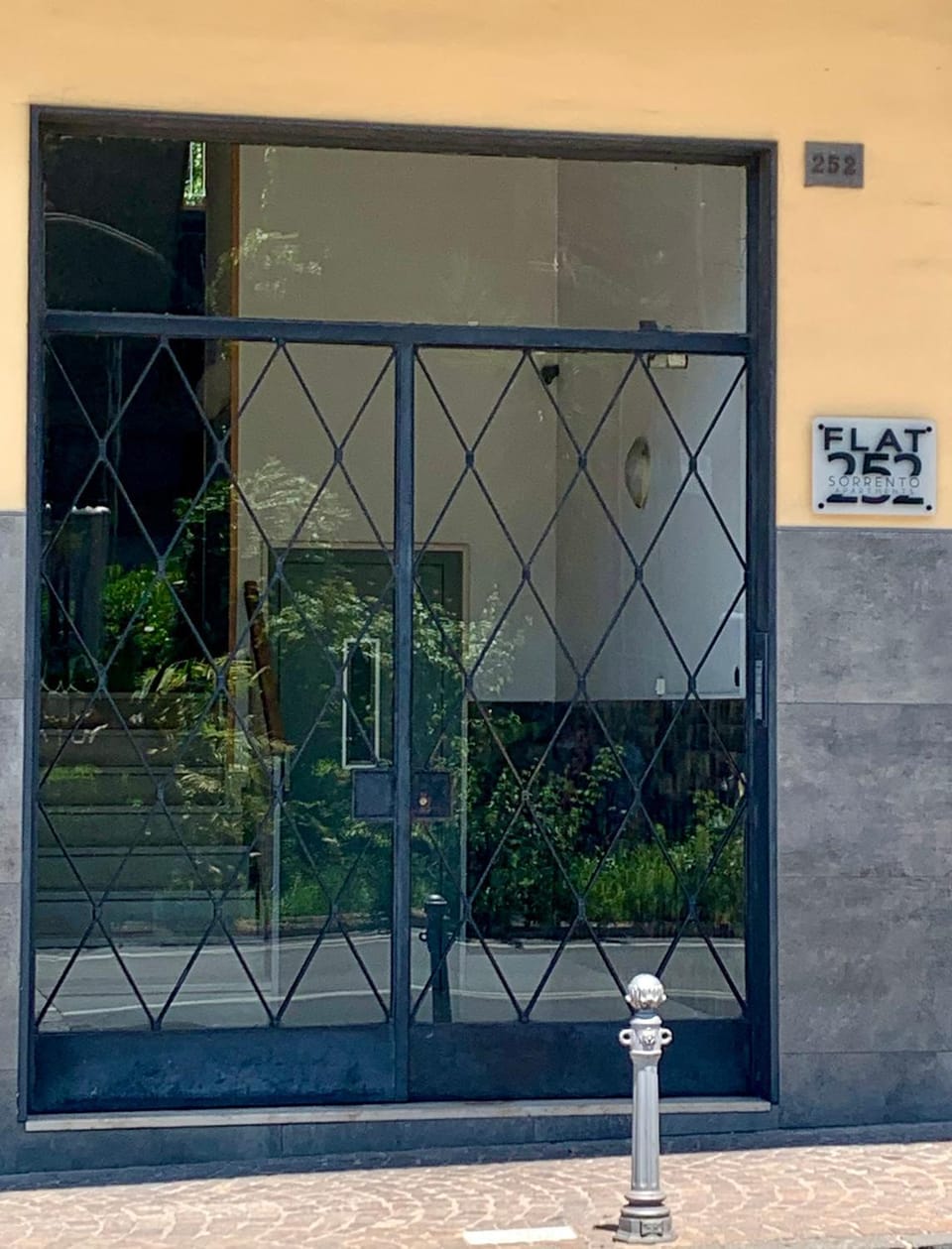 Facade/entrance