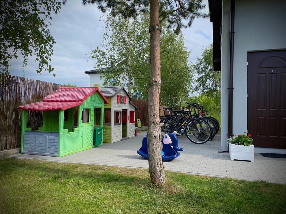 Cycling, Garden view