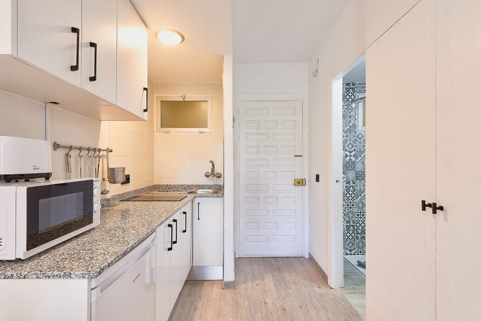 Kitchen or kitchenette, stove