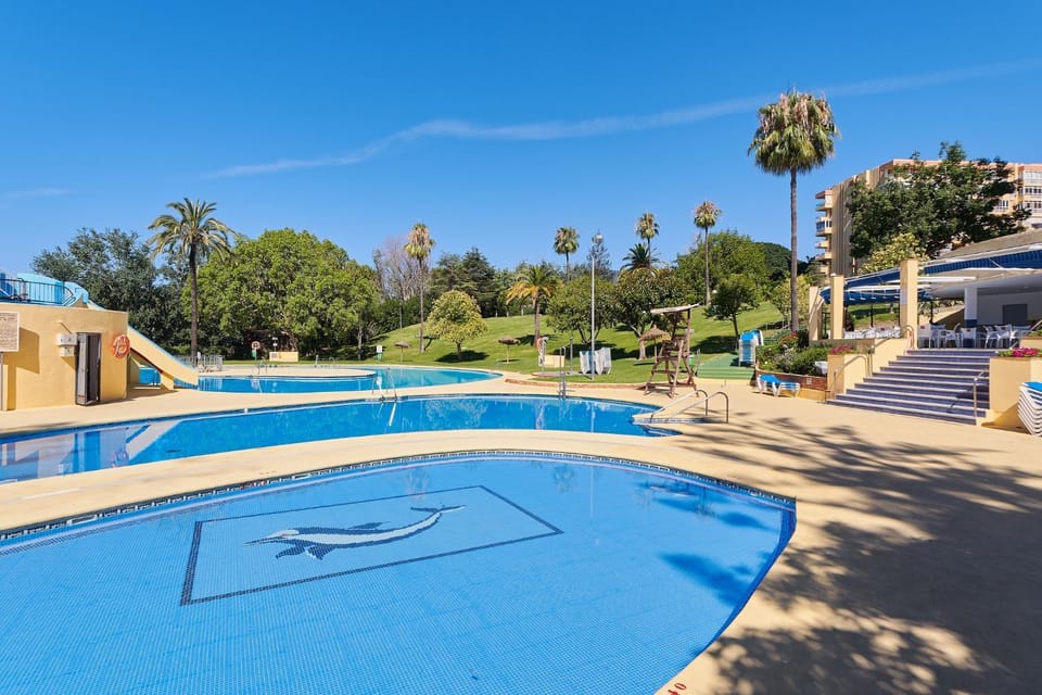 Day, Natural landscape, Pool view, Swimming pool, sunbed