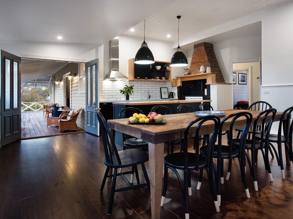 Kitchen or kitchenette, Dining area, pet friendly, stove