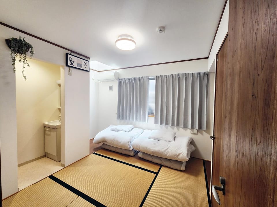 THE PARK VIEW HOUSE TENNOJI 110m2 free wifi 5mins from station private house 4room 4bath Apartment in Osaka