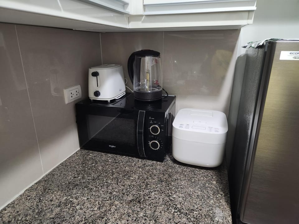 81 Newport C5 10i Balcony & Pool across NAIA T3 Apartment hotel in Pasay