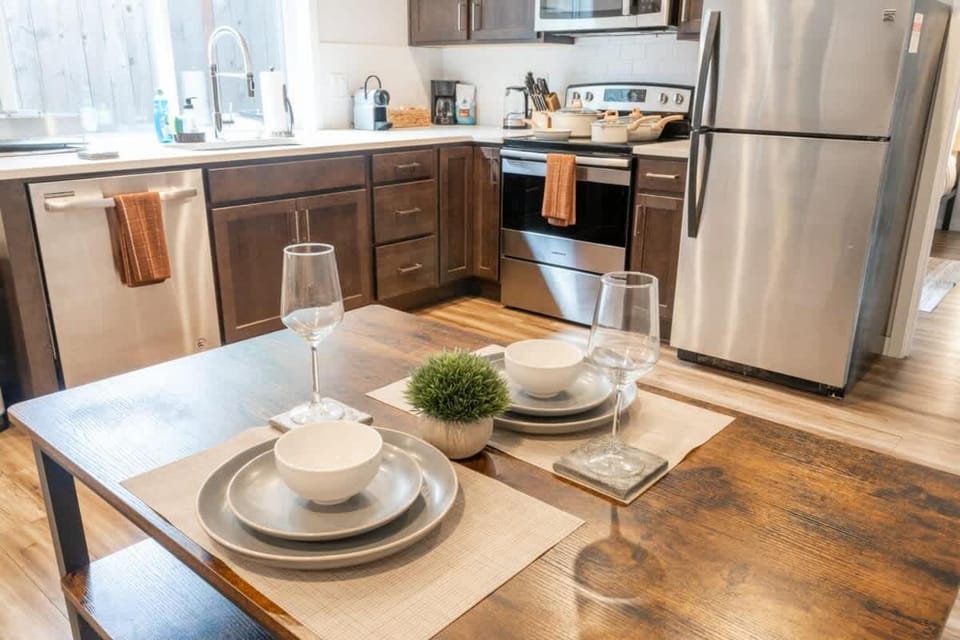 Kitchen or kitchenette, Dining area
