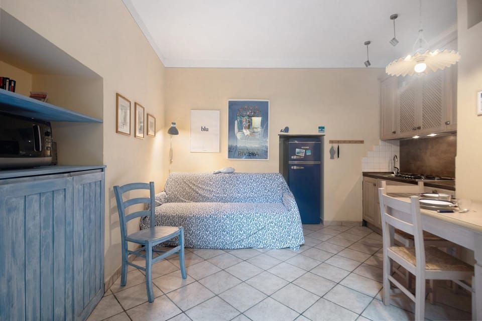 Property building, Kitchen or kitchenette, Living room