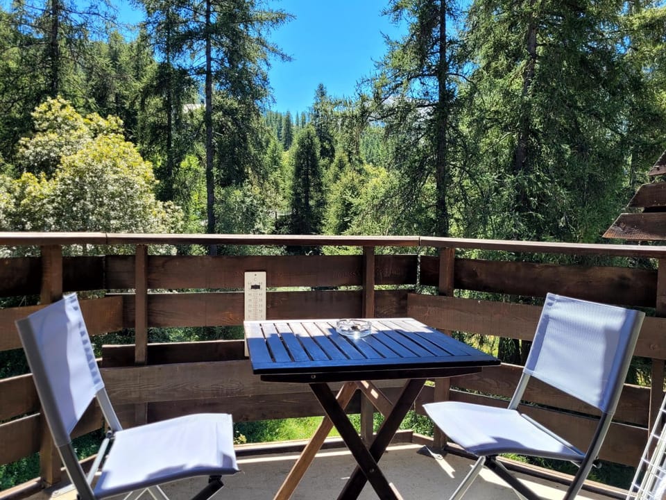 Patio, Day, Natural landscape, View (from property/room), Balcony/Terrace, Dining area