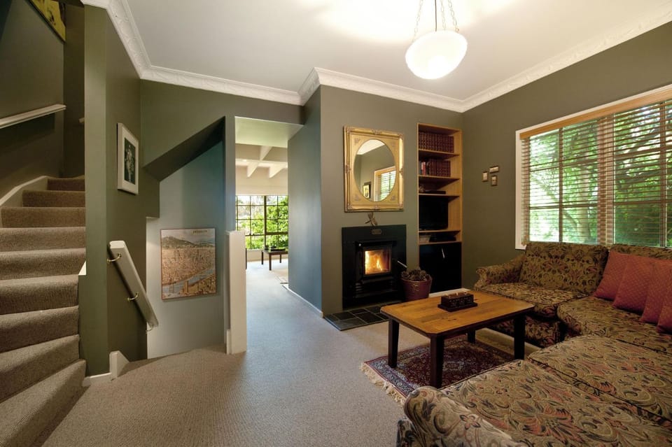 Lake Cottage House in Daylesford