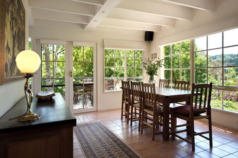 Lake Cottage House in Daylesford