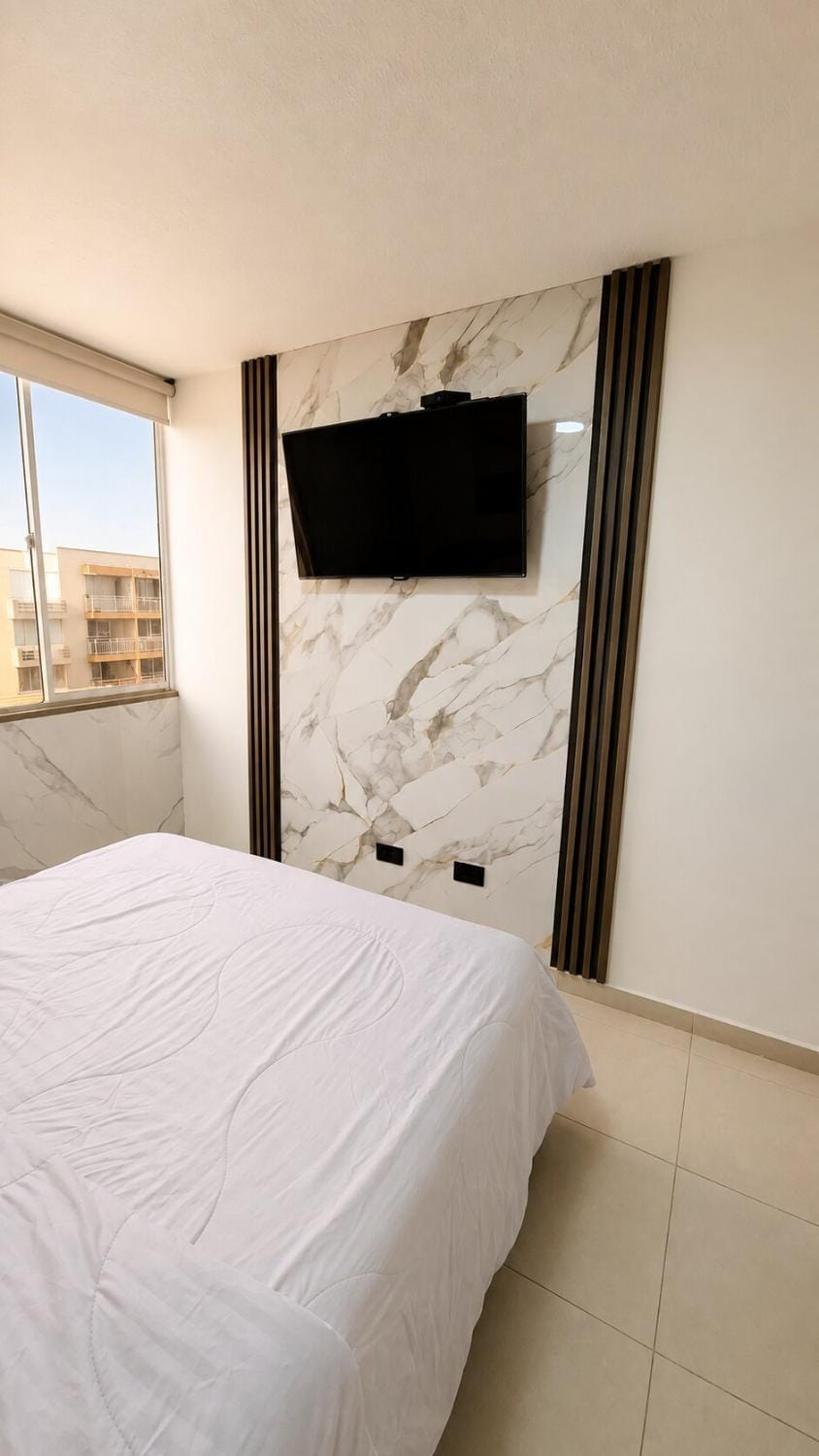 Bed, TV and multimedia, Evening entertainment, Bedroom