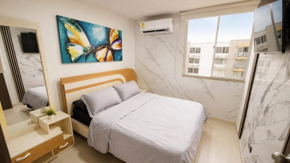 Bed, TV and multimedia, Photo of the whole room, Bedroom, air conditioner