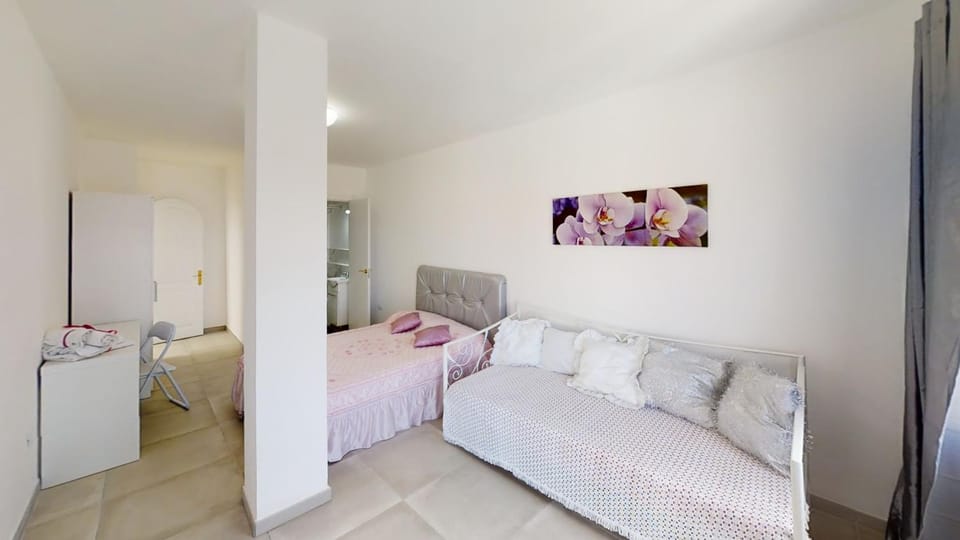 Photo of the whole room, Bedroom, towels, wardrobe