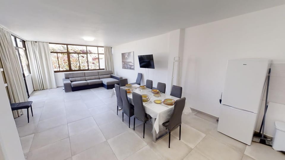 Communal lounge/ TV room, TV and multimedia, Kitchen or kitchenette, Living room, Dining area