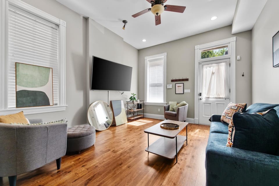 TV and multimedia, Living room, Evening entertainment